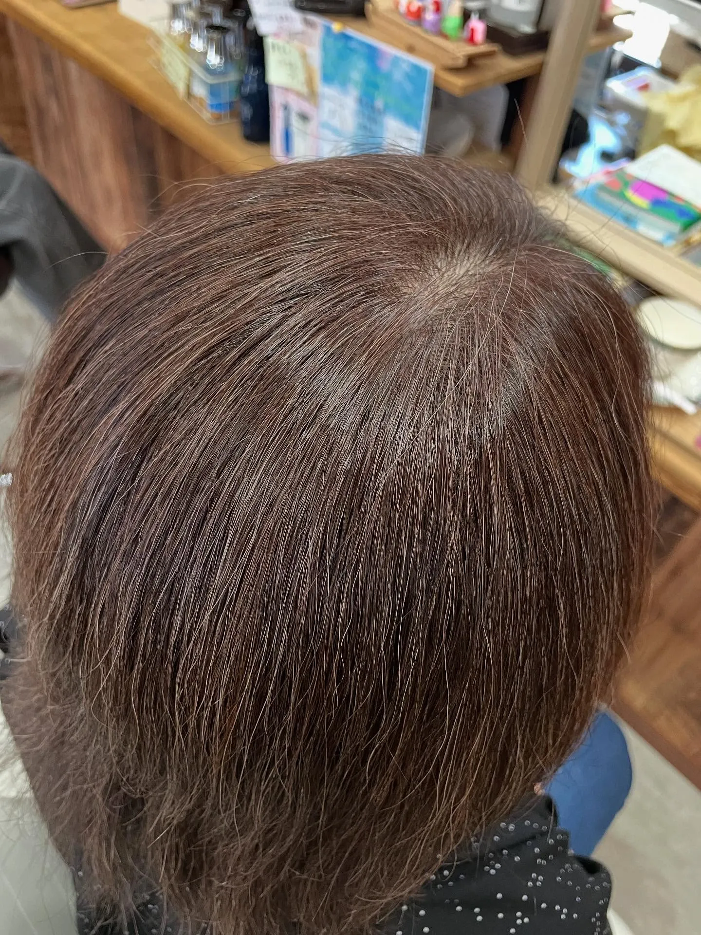 白髪染めをしていると、根本が伸びて来た時に目立つ…